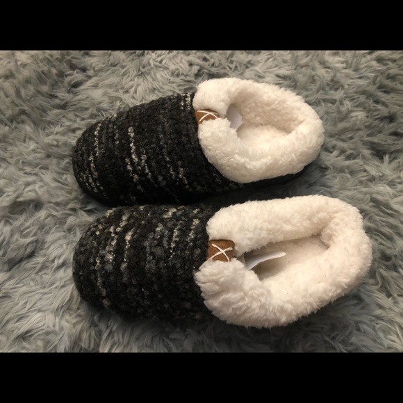 Slippers - Picture 3 of 3
